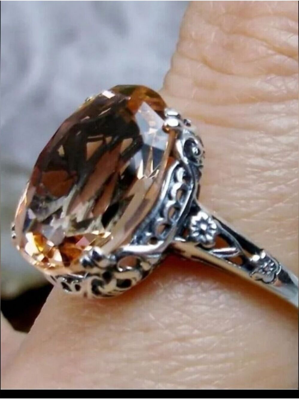 Silver filigree ring featuring a colored simulated gemstone Size 7 NWOT